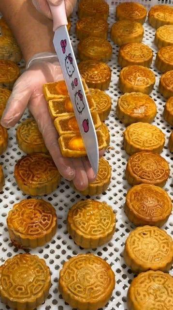 爆料蛋黄月饼好吃吗视频  第3张